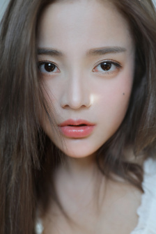 美女扒开粉嫩尿口的桶爽